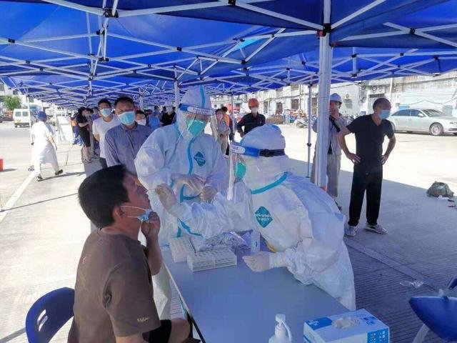 外籍男子偷跑出管控区还竖中指,从其行为中暴露出了哪些问题?