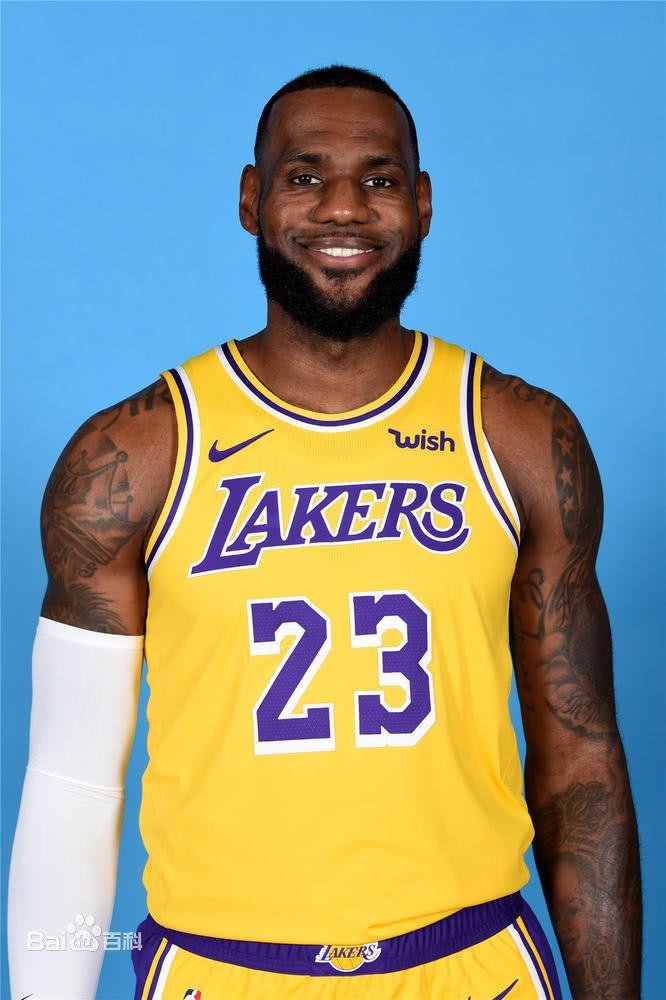 詹姆斯支持库里当选MVP，两人相比谁更优秀？