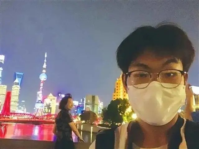 山东15岁少年坐公交一路玩到上海!4天花153元,他是如何做到的?