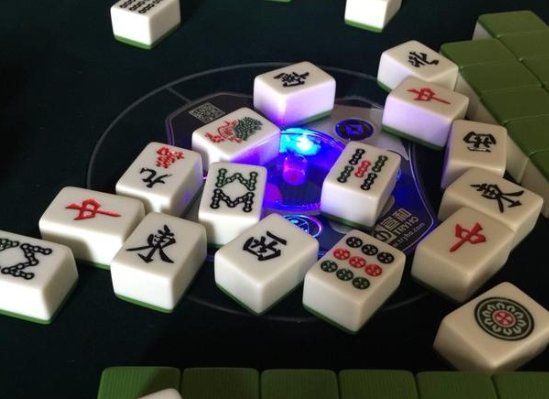 湖北一男子因打麻将时连胡12把天胡遭牌友报警,这背后到底有何猫腻?