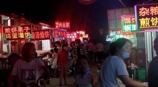 没有烟火气的南京地摊经济，让低收入家庭失望，市民如何买账？