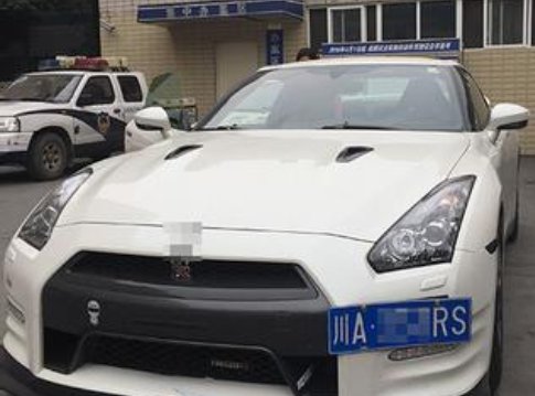 驾百万豪车去拿什么快递?
