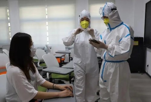 网传济宁在菏泽集中隔离人员“住羊圈”？相关部门对此作何回应？