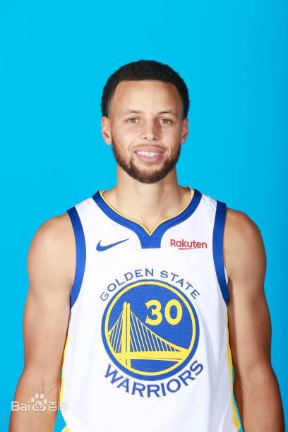 詹姆斯支持库里当选MVP,两人相比谁更优秀?