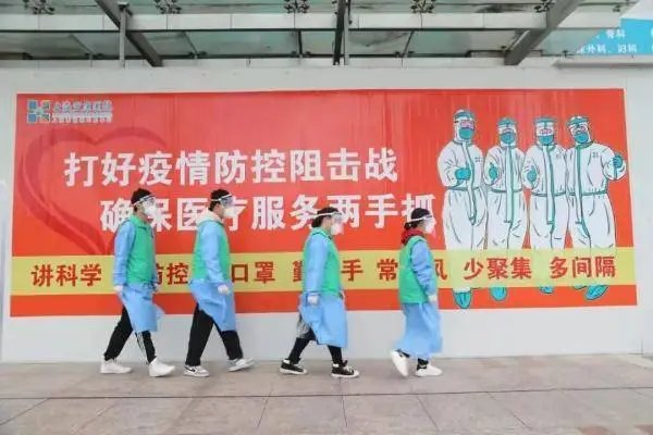 吉林一餐馆驱赶门口就餐防疫志愿者惹争议,此事背后暴露出了哪些人性问题?