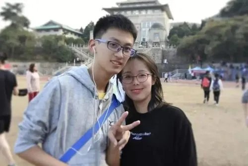 中南大学医学专业学霸情侣边谈恋爱边双双直博,如何才能找到这样的爱情?