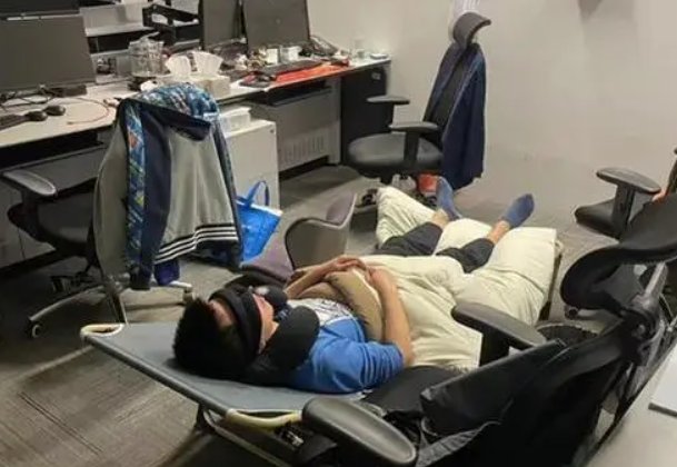 上海疫情下,金融人在机房打地铺,还有哪些行业的人坚守在工作岗位上?