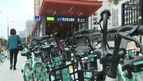 南京一地铁口被大量共享单车堵死,为何会出现这种情况?