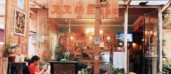 喜欢丽江的阳光和三亚的海水 他是第一批去较场尾开民宿的人