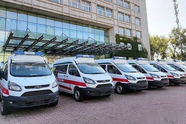 成都交警通报救护车与出租车相撞,谁该负全责?