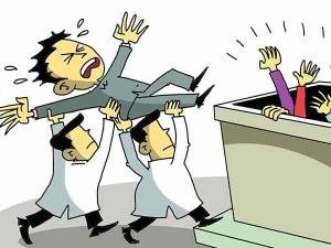 辽宁丹东警方回应“用胶带绑缚精神病人”,当时到底发生了什么?