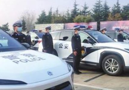 青岛用蔚来ES6执勤引热议，你支持用蔚来ES6执勤吗？