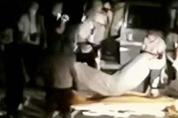 盐城面包车内发现赤身女尸，死亡的原因是什么？