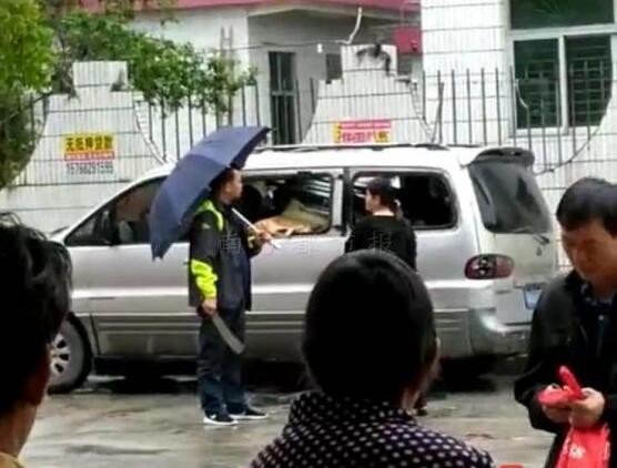 "好汉哥"为啥持刀逼停诈骗者?