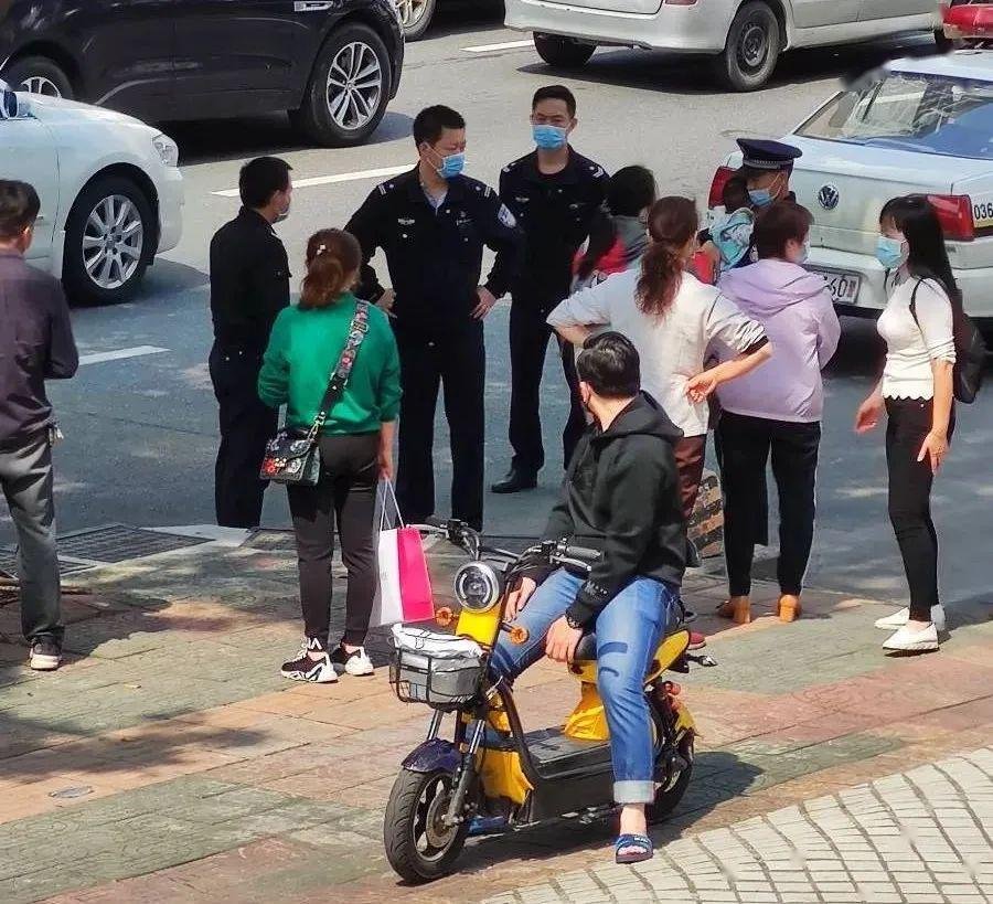 昆山宝马车主未被女司机让路,狂扇女司机丈夫耳光,你是如何看待这件事的?
