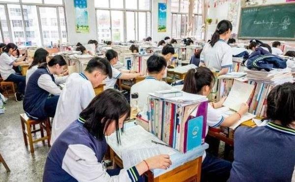 成都一考生提前一小时答完数学题，提前离开考场到底好不好？