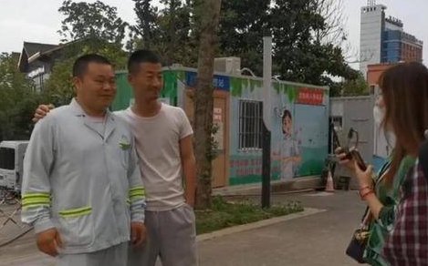 四川一医生被认成是岳云鹏，他因此被病人要求合影了吗？