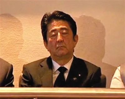 嫌疑人从网上获知安倍行程,安倍的遗体上有哪些伤口?