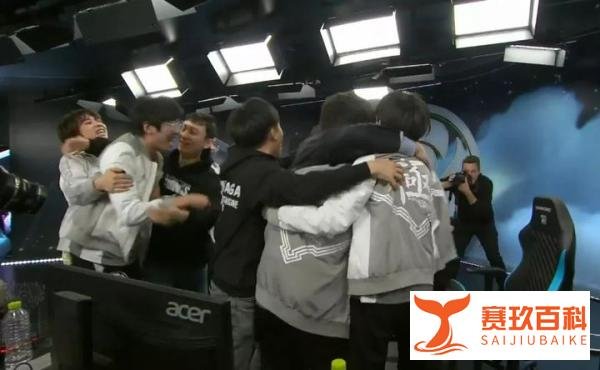 IG夺冠王思聪成最大赢家，Uzi粉丝心态崩了，为什么冠军不是RNG