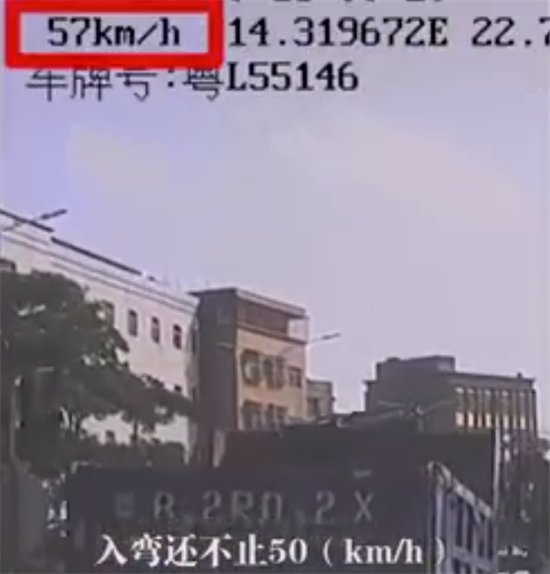 深圳公交车在路口漂移行驶,公交车这么做有什么安全隐患?