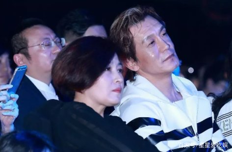 李咏最终葬在美国,并非死于癌症,高晓松一语道破真相,真相究竟是什么?
