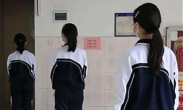 湖南高一少女在厕所内身亡,在心脏位置两处刀伤,她在生前究竟经历了什么?