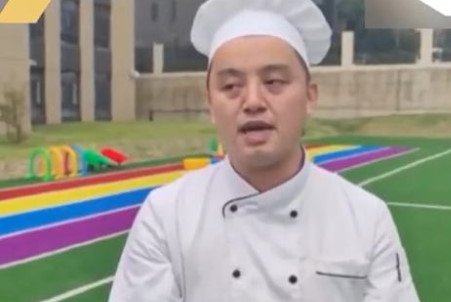 武汉一五星级主厨放弃高薪跳槽到幼儿园陪女儿,中国的家庭教育是怎样的?