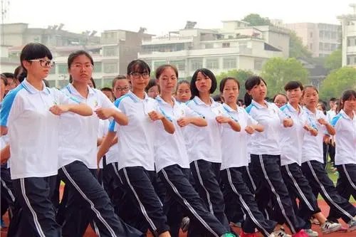 湖南高一少女在厕所内身亡,在心脏位置两处刀伤,她在生前究竟经历了什么?