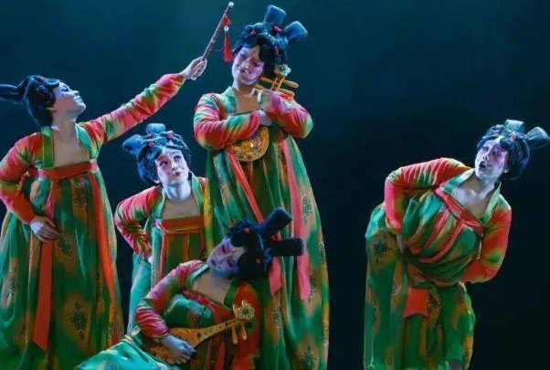 1个动作排练几十遍！袖珍演员创作皮影戏版唐宫夜宴，年轻人会喜欢看吗？