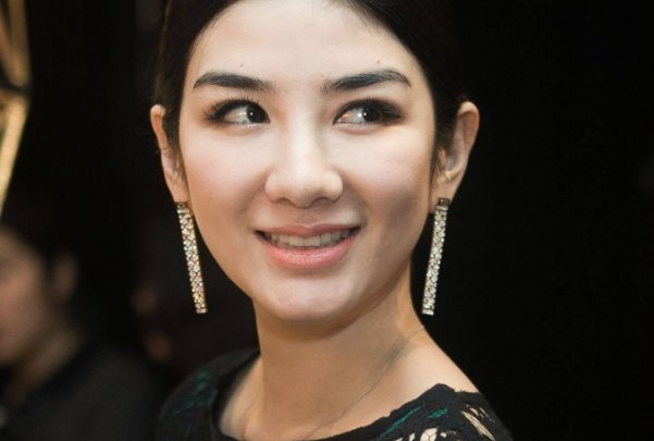 黄奕在节目中挑选唐一菲饰演艾莉，如何看待她的此举？