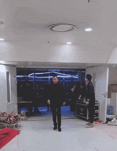 65岁陈道明被顶上热搜，他怎么和钟南山一样越活越年轻？