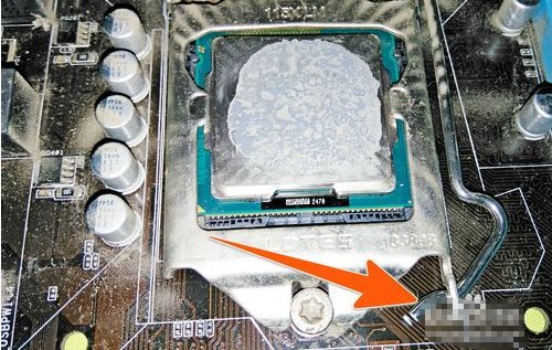 电脑主板上的cpu怎么拆下来？