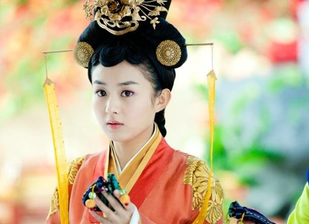 赵丽颖是如何一步一步走入星途的?是谁发现了她?