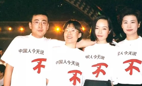 《锵锵三人行》开播15周年特别节目,为何这个综艺这么受欢迎?