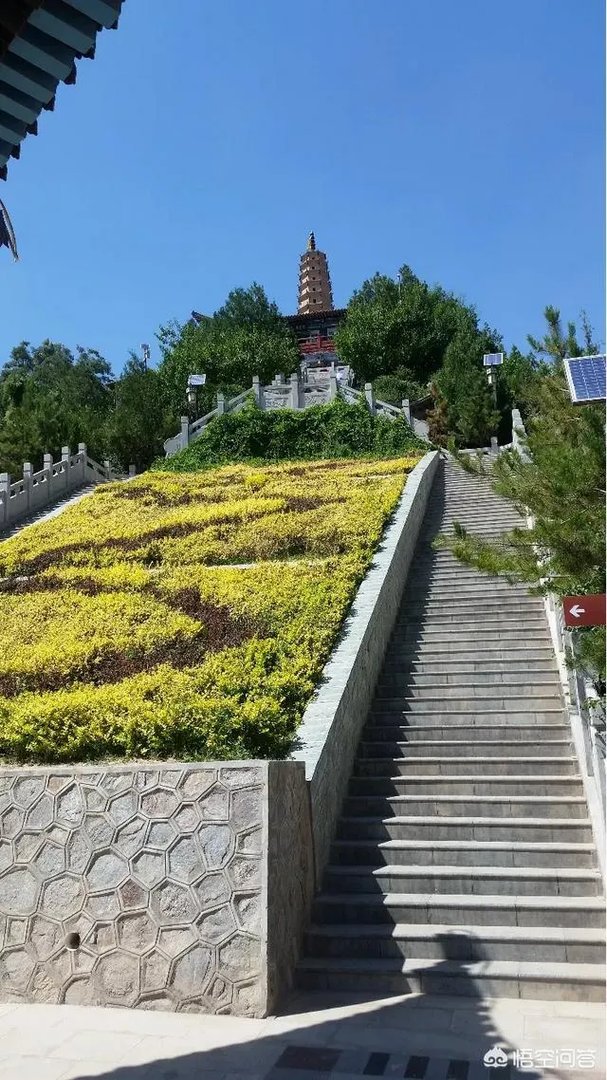 上联:听红尘恋歌的感伤,缱绻珍藏心事。下联你会吗?