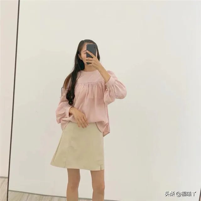 黑色皮短裙怎么搭配图片?