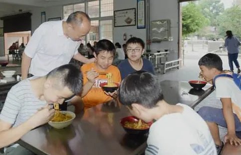 什么是关爱学生?