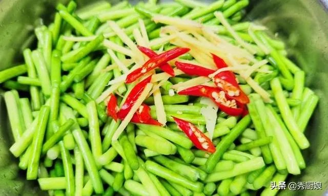 汉泰,怎样腌蒜苔?