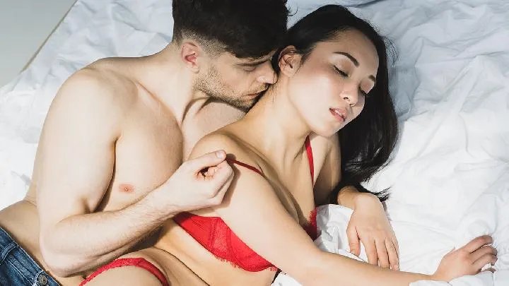 好色女人的表现原来女人好色是这样的
