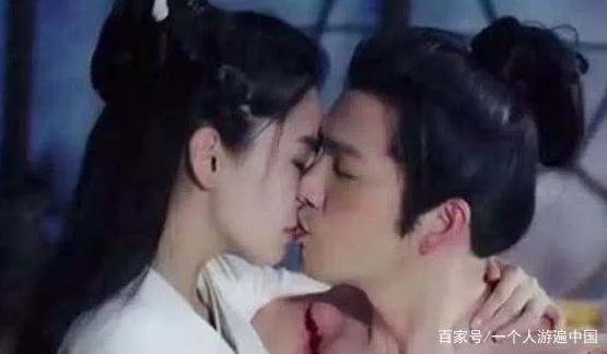 明星拍吻戏为了不用真亲,各种道具也是绝了,还不如不用呢,你怎么看?