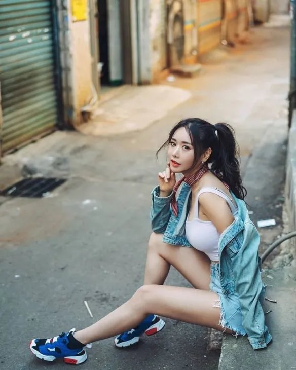 从校花到举牌女郎!前凸后翘韩国模特candyseul美图!