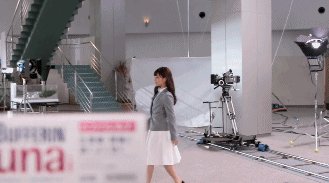 小情侣在床上嗨的飞起 让人羞羞的午间动图