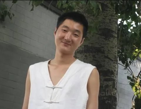 王大治的家庭背景是什么?