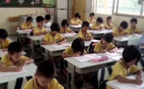 开学第一课主持人发言稿