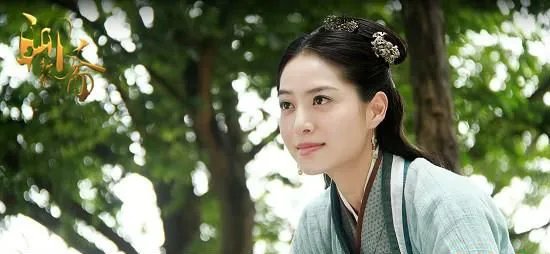 绿衣女的介绍