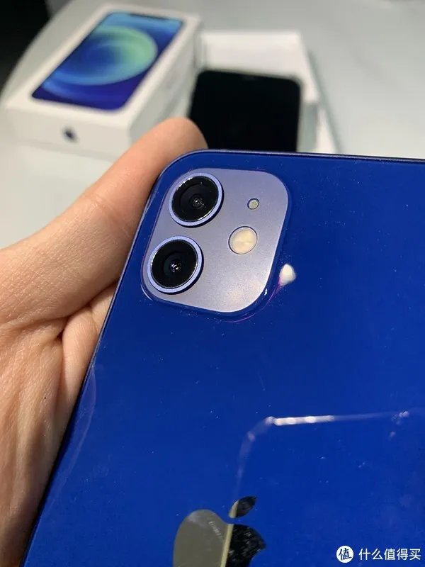 给老爸老妈换个iPhone吧!——iPhone12开箱简评。还把屏幕划伤了!