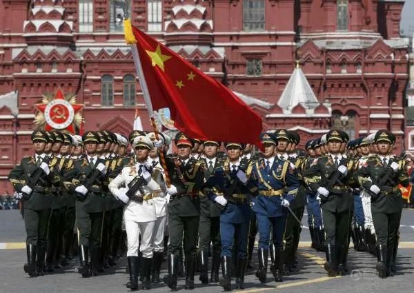 天安门国旗护卫队是武警还是解放军？？
