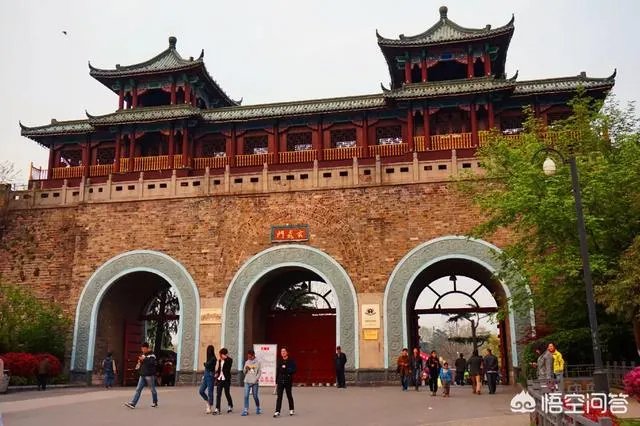 南京鸡鸣寺那里的明城墙收30元门票,你认为值么?