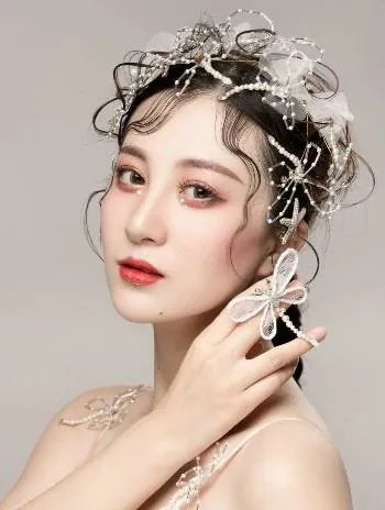 学化妆发展好吗?广州哪个化妆学校好?