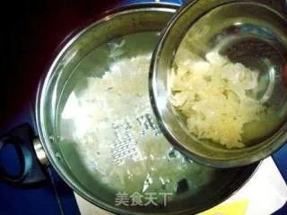 冰糖银耳莲子羹